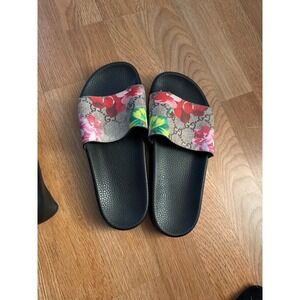 Gucci GG Blooms Supreme Floral Slides Black Geranium Print Sandals Size 37